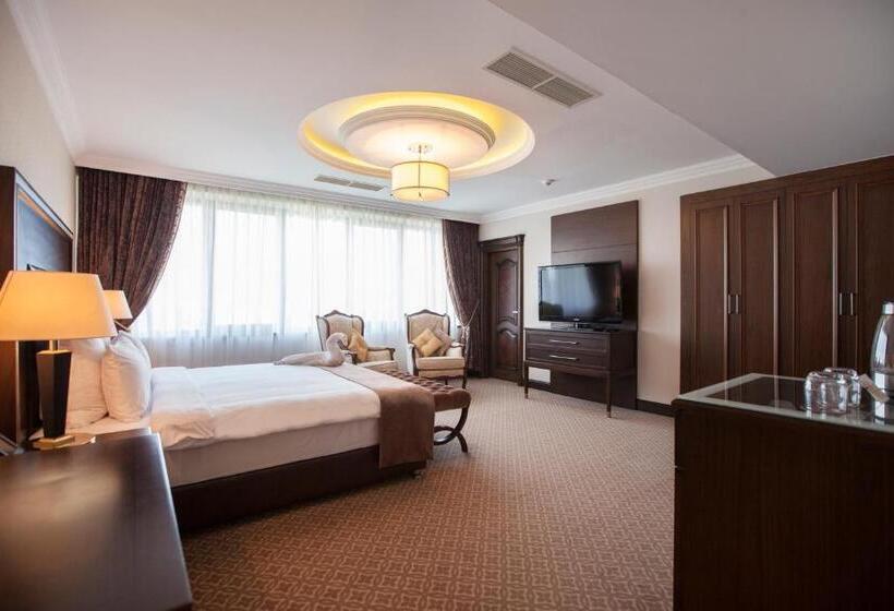 سوئیت با تخت بزرگ, Chinar Hotel & Spa Naftalan
