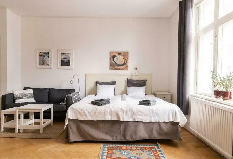 스탠다드 스튜디오, L Villa Ronne