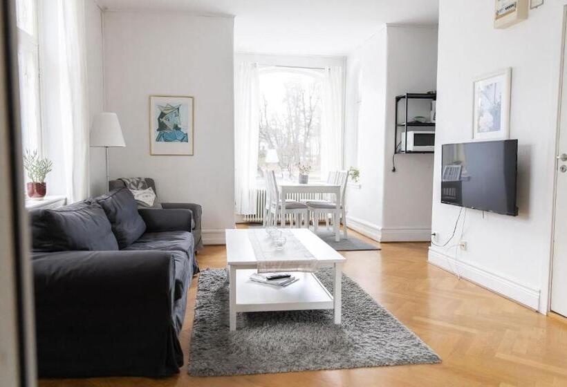 스탠다드 스튜디오, L Villa Ronne