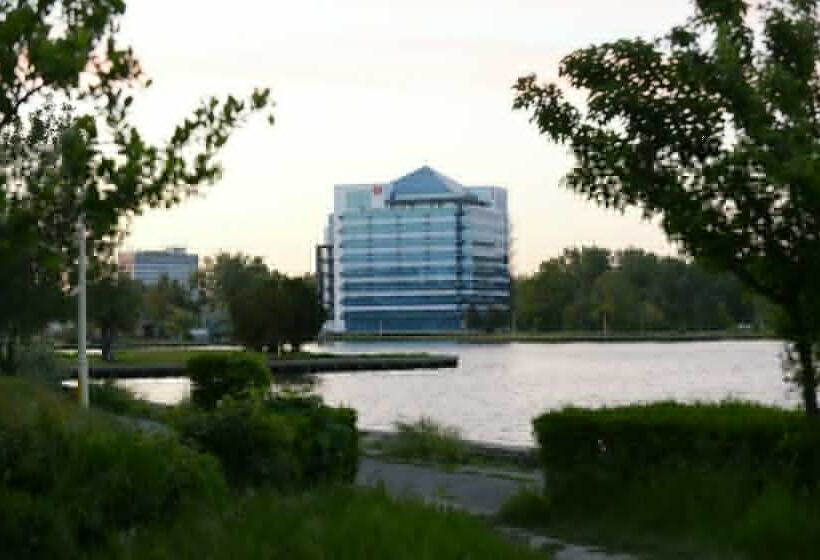 اتاق استاندارد با تخت بزرگ, Ramada By Wyndham Constanta