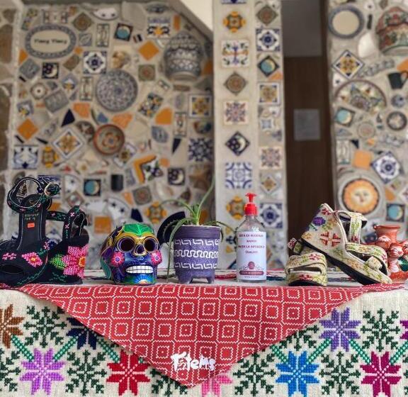 سرير فى غرفة مشتركه, & Suites Cerro Roj0