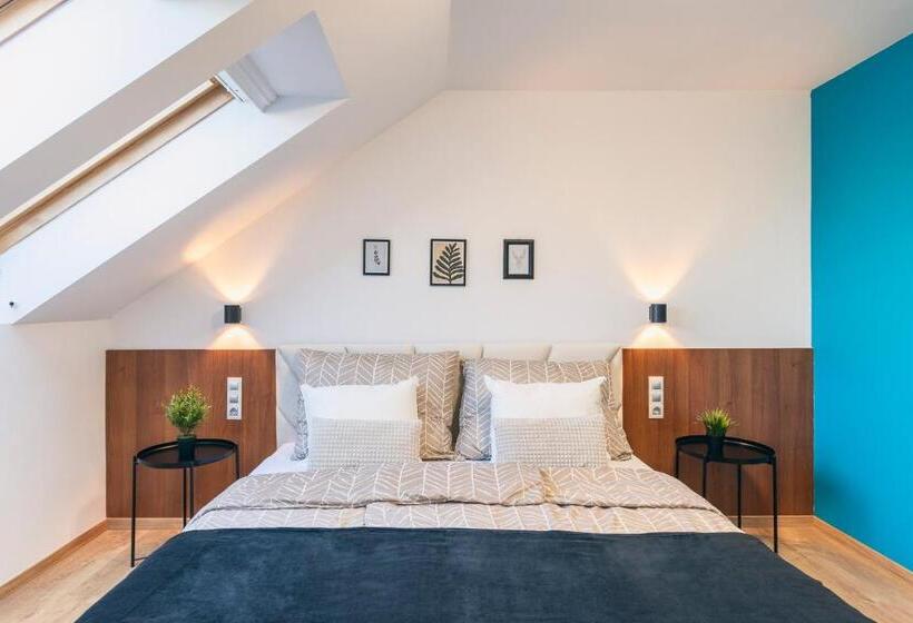 سوییت خانوادگی, Feel Good House
