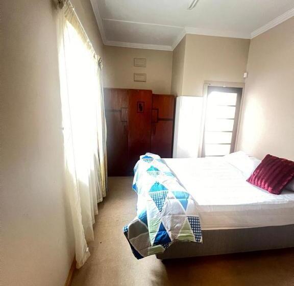 اتاق استاندارد, Tripple S Guest House