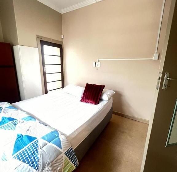 اتاق استاندارد, Tripple S Guest House