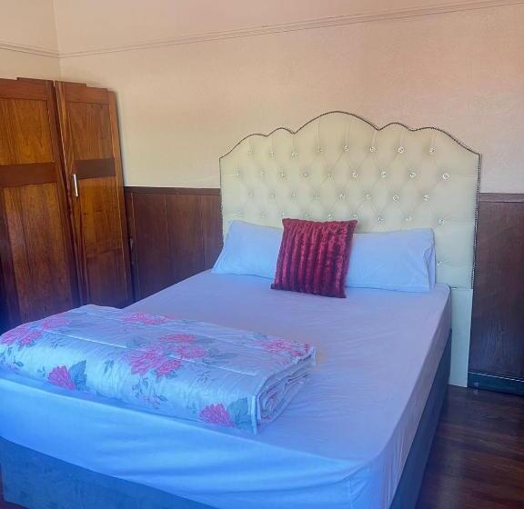 اتاق استاندارد, Tripple S Guest House
