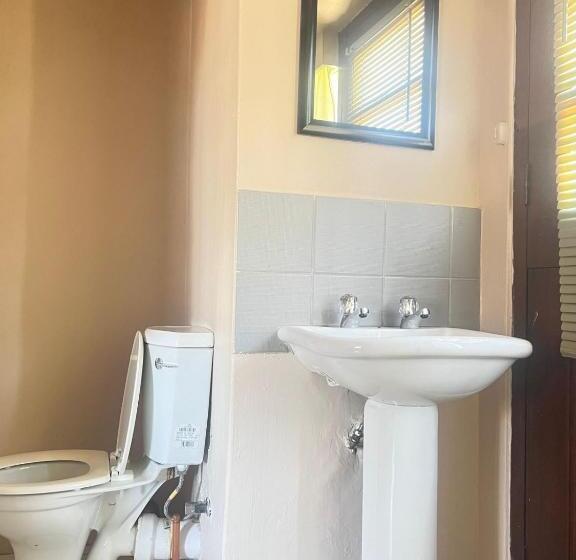 اتاق استاندارد, Tripple S Guest House