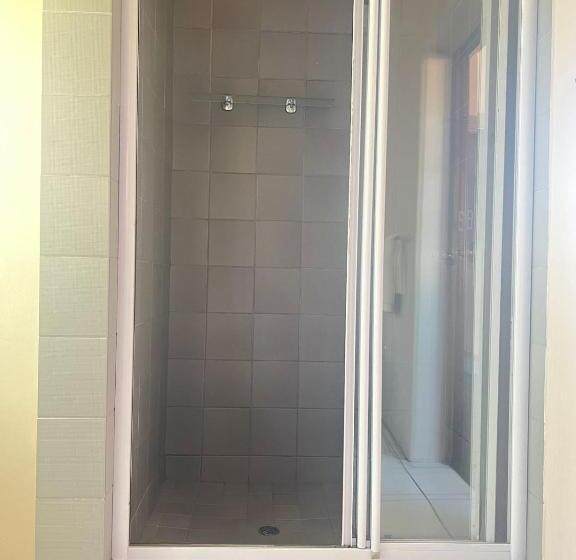 اتاق استاندارد, Tripple S Guest House