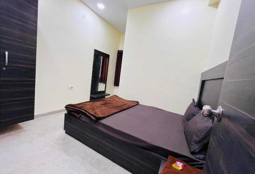 Трехместный Номер Классика, Oyo Hotel Jugnu