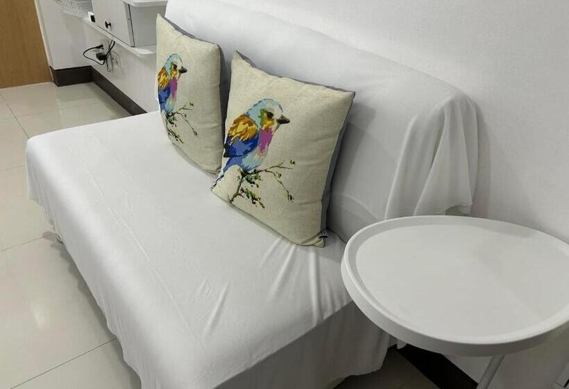 디럭스 스튜디오, 11b Tower 1 Viceroy Residences Mc Kinley Hill Bgc