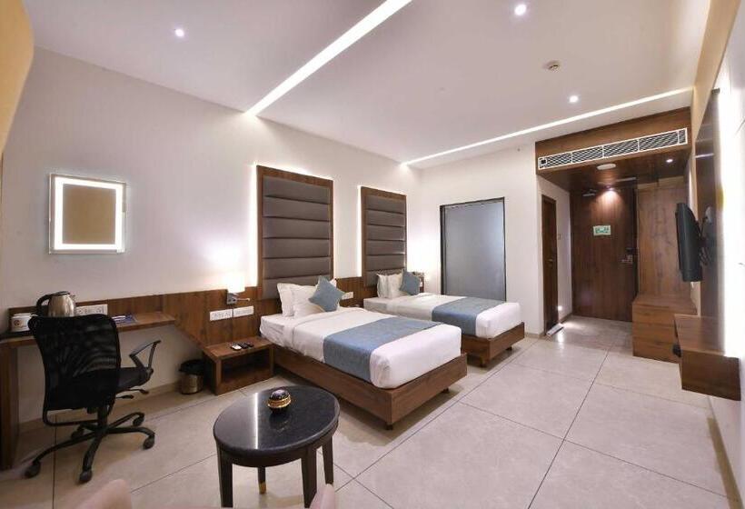 Трехместный Номер Deluxe, Clubhouse Hotel Morbi