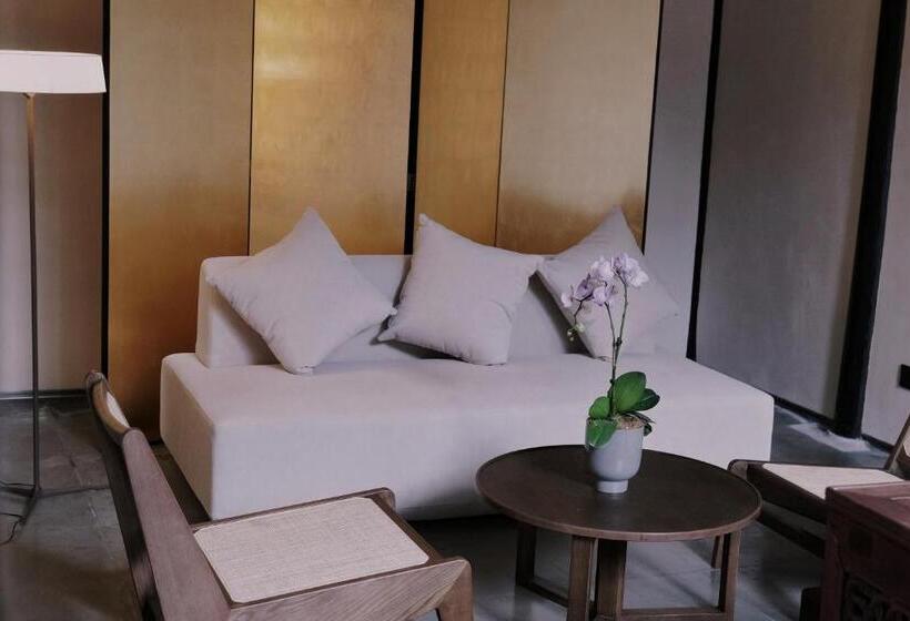 3 Bedroom Suite, Glaze Garden