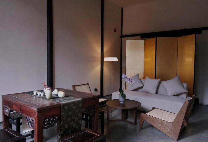 3 Bedroom Suite, Glaze Garden