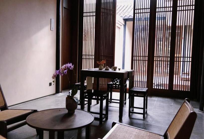 3 Bedroom Suite, Glaze Garden
