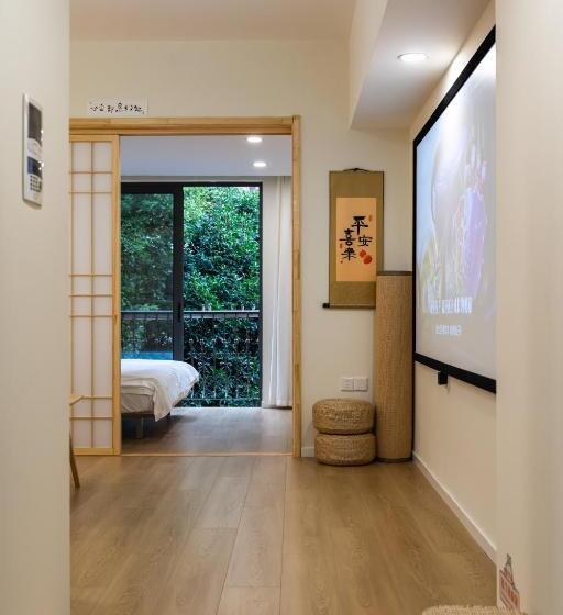 استودیوی استاندارد, Cloud Expo Apartment