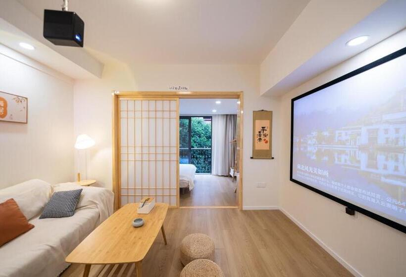 استودیوی استاندارد, Cloud Expo Apartment