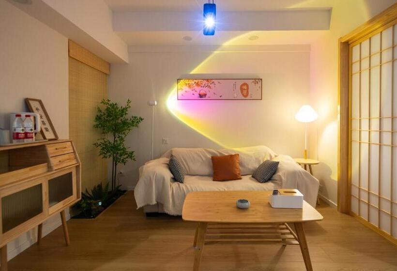 استودیوی استاندارد, Cloud Expo Apartment