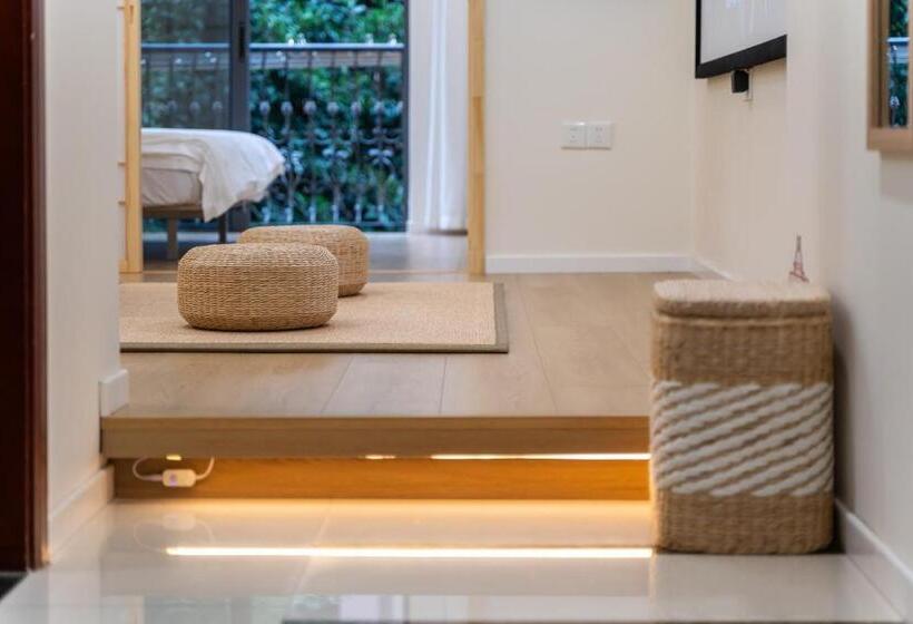 استودیوی استاندارد, Cloud Expo Apartment
