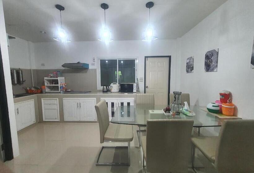 Номер Deluxe Кровать Кинг, Tawatchai House Phuket