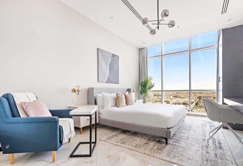استودیوی لوکس, Stella Stays Olaya Tower 2