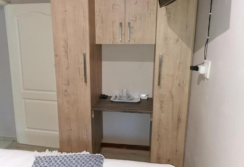 Семейный Номер, 18 On Kuruman B&b