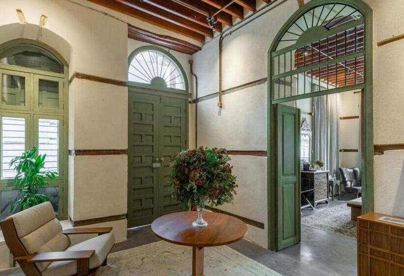اتاق اجرایی با تخت بزرگ, Al Balad Hospitality