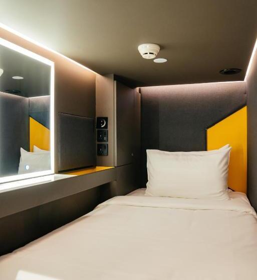 Capsule, Capsule Transit Sleep Lounge Klia T1   Landside