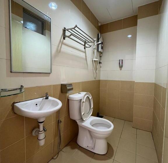 اتاق خانوادگی, Joyful Motel