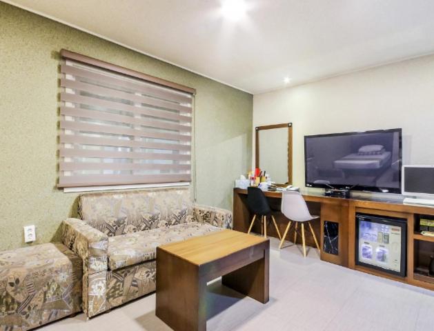 اتاق استاندارد, Opera Motel