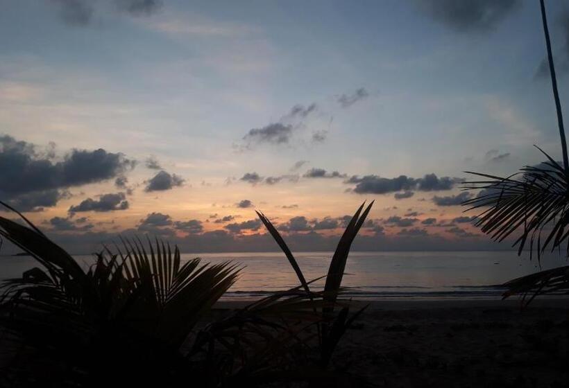 غرفة عائلية مطلّة علي البحر, Juara Seaview Chalet, Kampung Juara