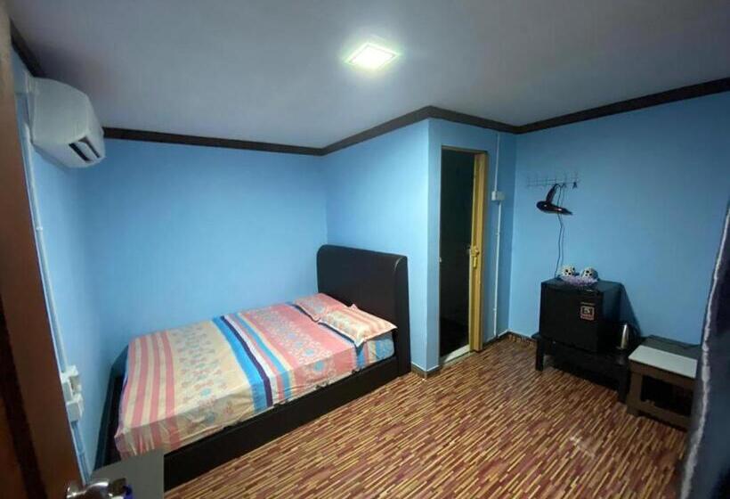 غرفة قياسية مطلّة علي البحر مزوَّدة بشُرفة, Juara Seaview Chalet, Kampung Juara