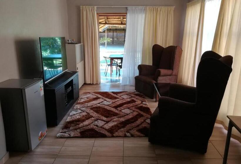 Номер Deluxe Кровать Кинг, Revival Guest House