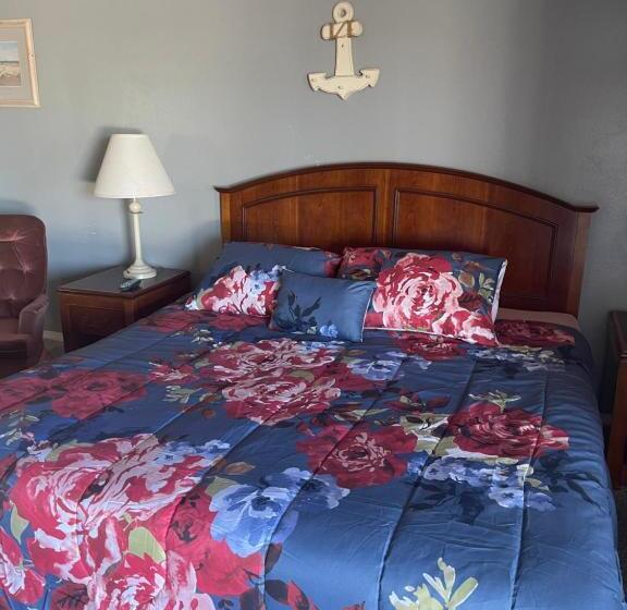 Номер Deluxe Кровать Кинг, Hometown Inn