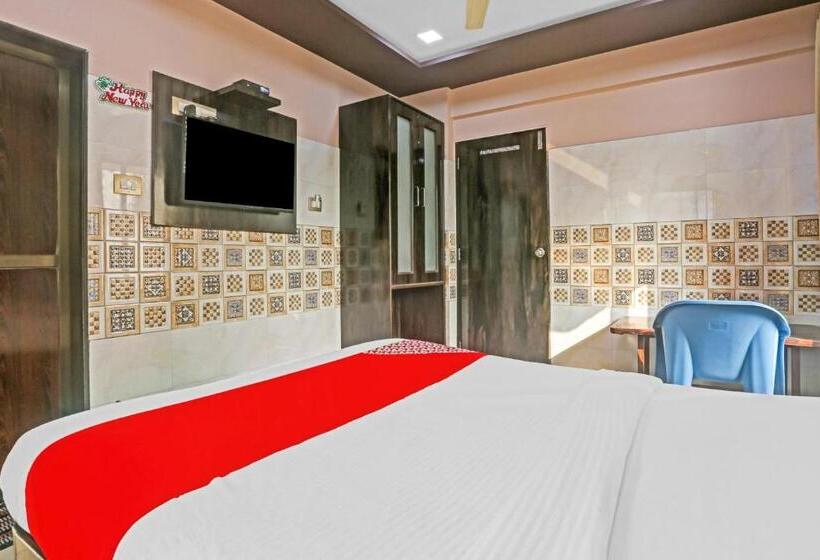 اتاق کلاسیک سه تخته, Oyo Flagship Hotel Pakeeza