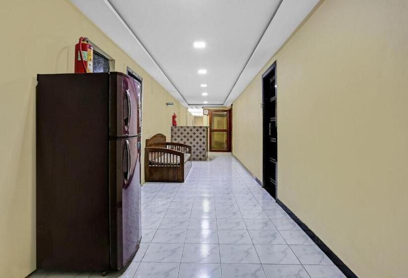 اتاق کلاسیک سه تخته, Oyo Flagship Hotel Pakeeza