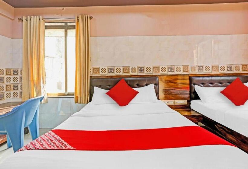 اتاق کلاسیک سه تخته, Oyo Flagship Hotel Pakeeza