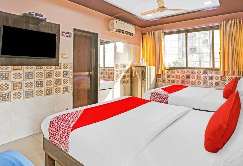 اتاق کلاسیک سه تخته, Oyo Flagship Hotel Pakeeza