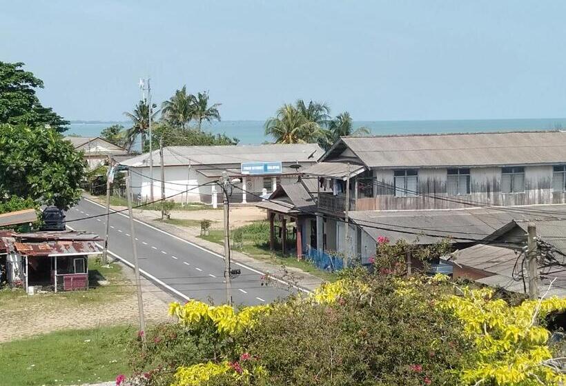 Номер Стандарт Трехместный, Rumah Hentian Ayah