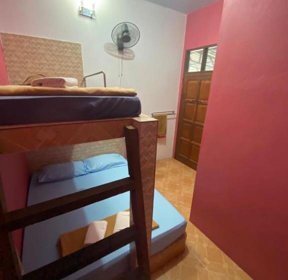 Номер Стандарт Трехместный, Rumah Hentian Ayah