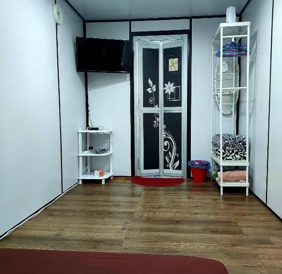 Номер Стандарт Вид на Бассейн, Safar House & Cabin