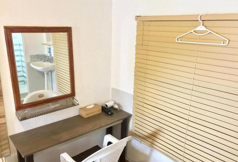 اتاق استاندارد با بالکن, Dar Yasmine Motel