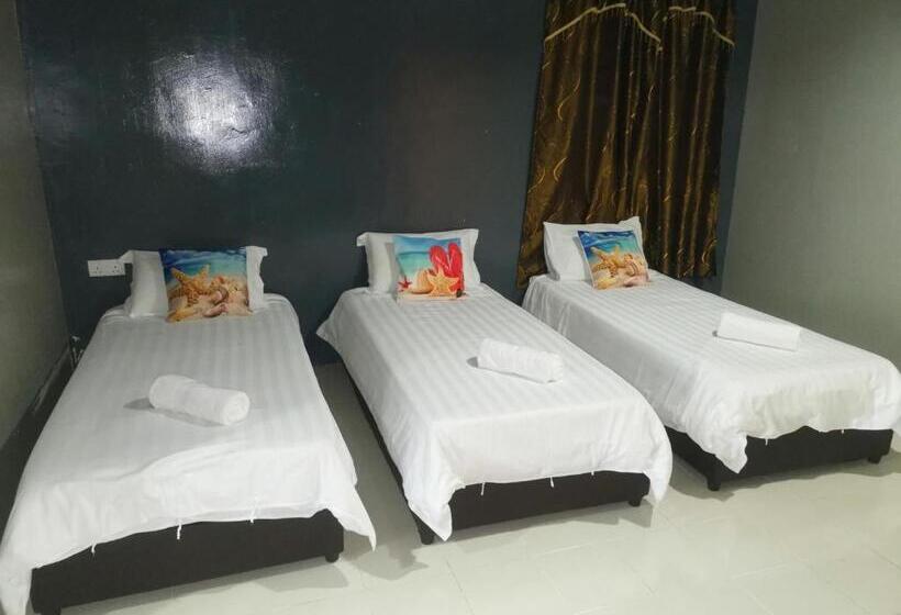 اتاق سوپریور سه تخته, Riverbank Dungun Guesthouse & Cafe