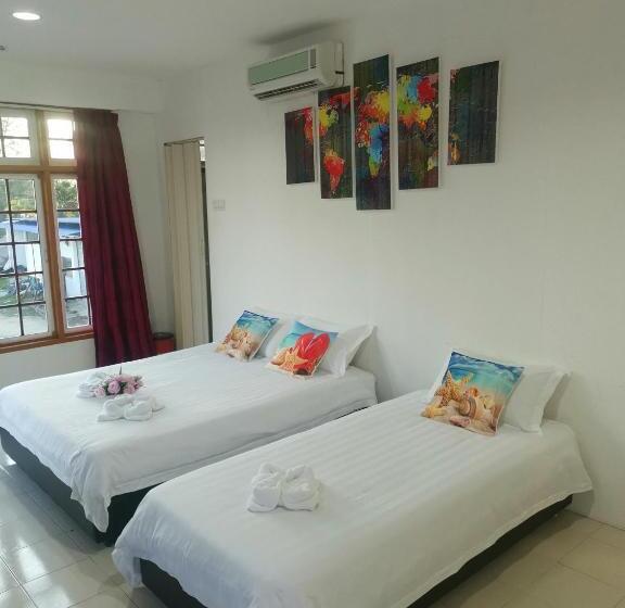 اتاق خانوادگی با چشم‌انداز دریا, Riverbank Dungun Guesthouse & Cafe