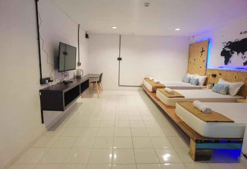 اتاق سوپریور چهار تخته, Riverbank Dungun Guesthouse & Cafe