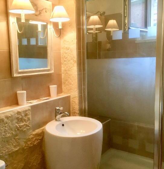 Апартаменты 1 Спальня с Балконом, Hôtel Saint Louis Chambres Et Appartement