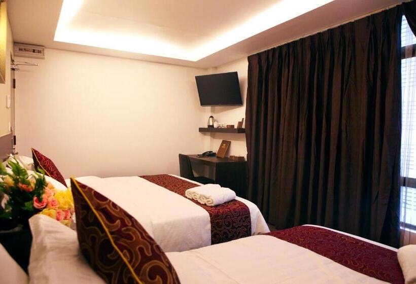 Семейный Номер Deluxe, J Suites