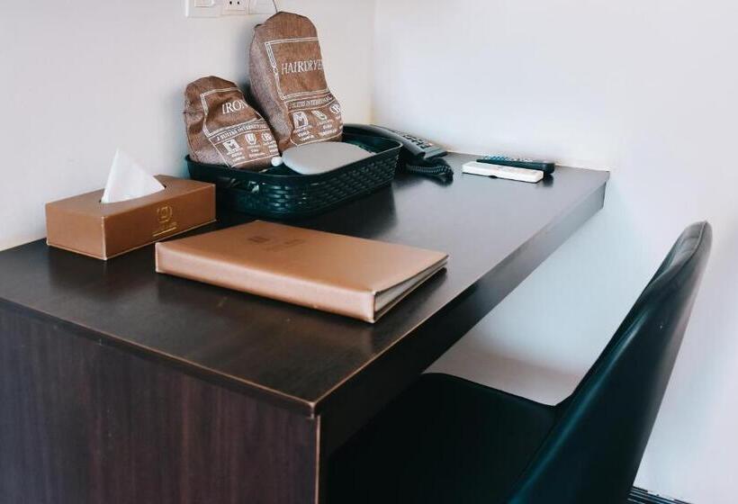 Семейный Номер Премиум, J Suites