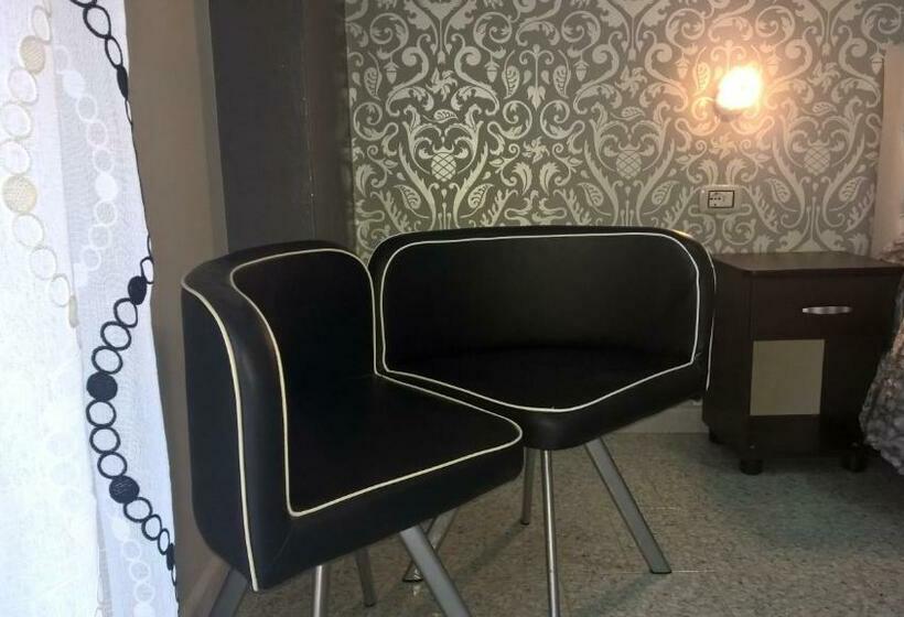اتاق لوکس با بالکن, Pompei Boutique Inn