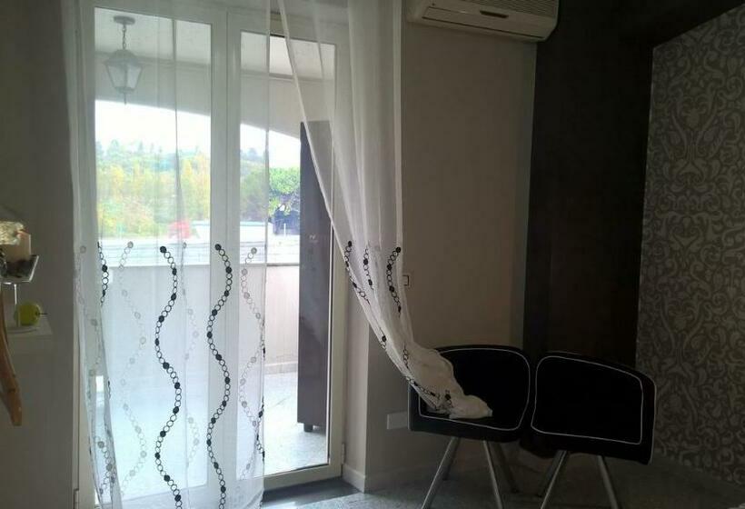 اتاق لوکس با بالکن, Pompei Boutique Inn