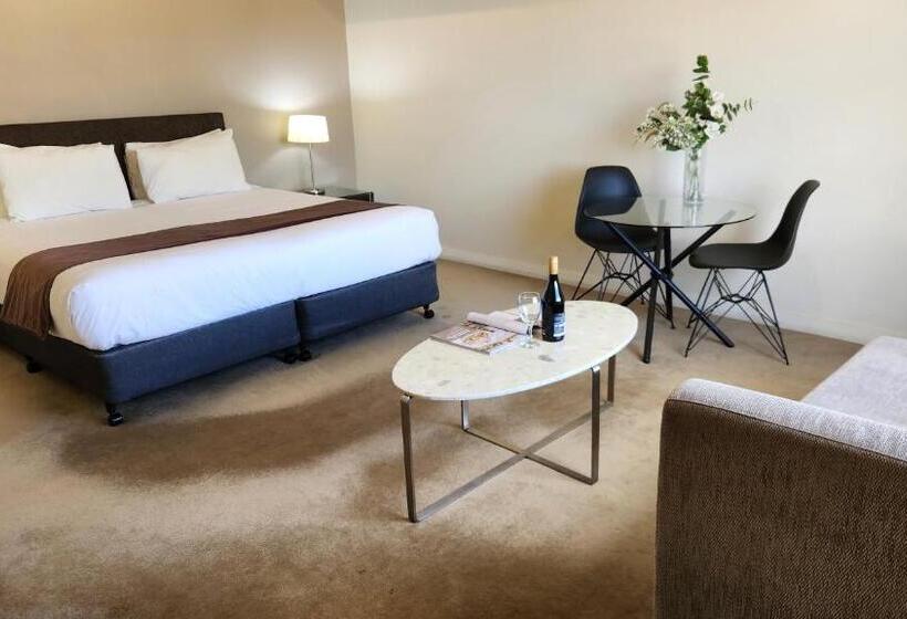 스위트 킹사이즈 침대, The Grand Motel
