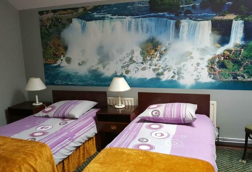 Номер Стандарт, Restauracja Pustelnik